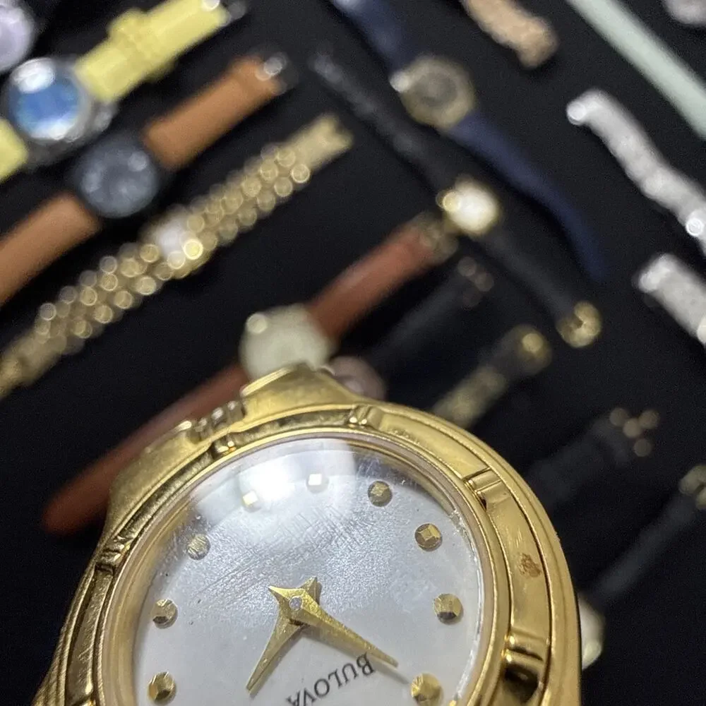 (A2) Bulk Lot Of 25 Watches Vintage And Modern Running On New Batteries!